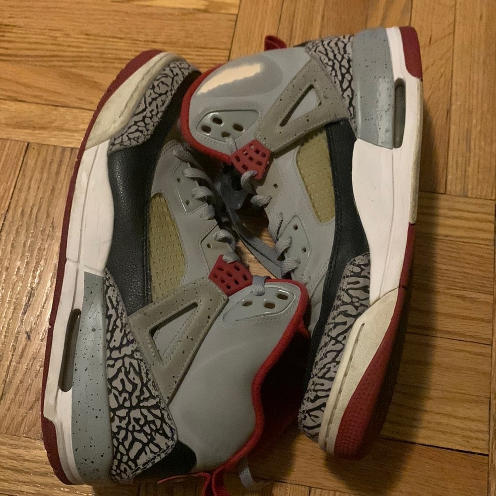 Nike Men's Athletic Shoes Gray Black Red Elephant Print